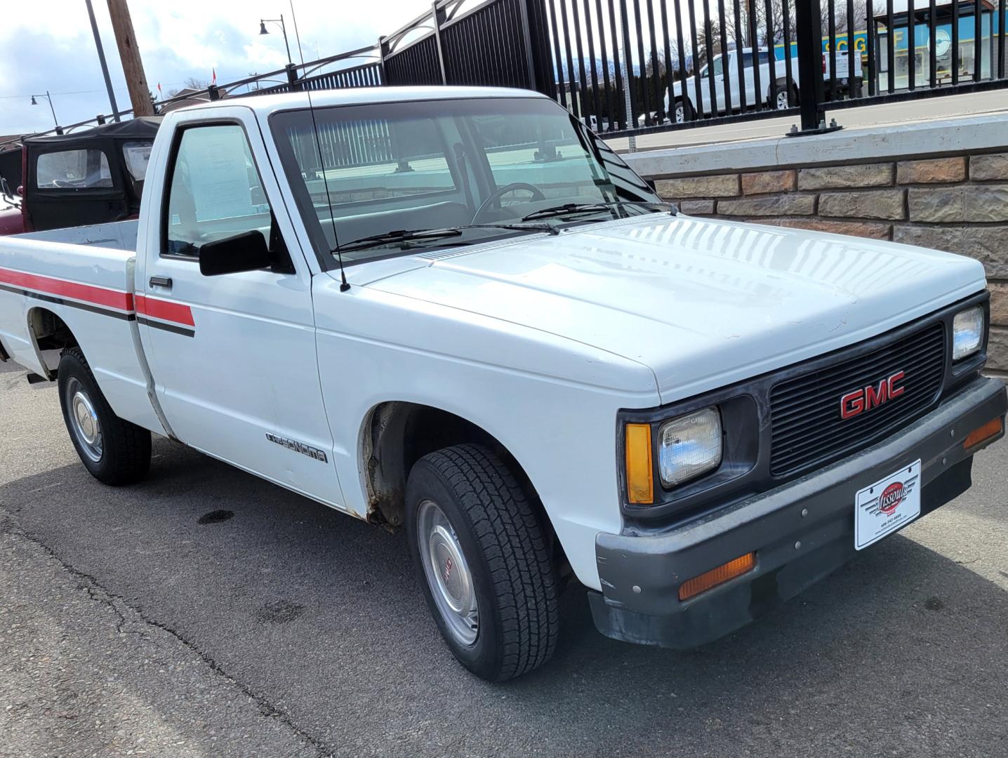 1991 White /Red GMC Sonoma Special (1GTCS14E9M8) with an 2.5L I4 engine, 5 Speed manual transmission, located at 450 N Russell, Missoula, MT, 59801, (406) 543-6600, 46.874496, -114.017433 - 2.5L I4 Engine. 5 Speed Manual Transmission. Runs and Drives well. Financing NOT Available on this Vehicle. - Photo#3